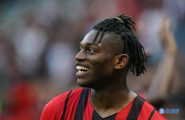 （莱奥开场6.2秒进球破意甲纪录）23岁莱奥连续两个赛季在意甲进球上双，追平巴神9年前纪录