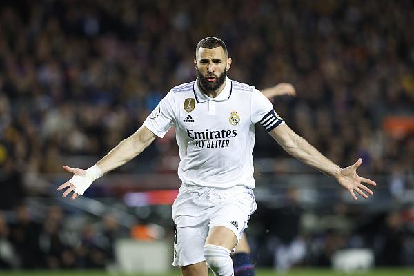 (本泽马厉害在哪)人物|本泽马连场戴帽 “霸王龙”的疯狂谁能懂?