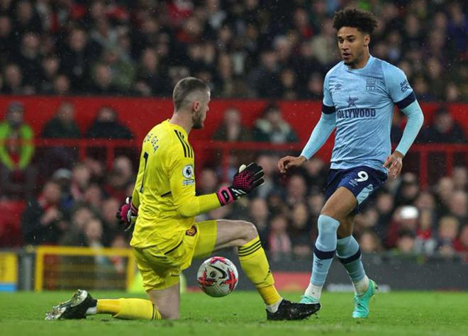 德赫亚要害部位勇扑单刀挽救曼联，B费却上前踢他！幕后原因揭晓