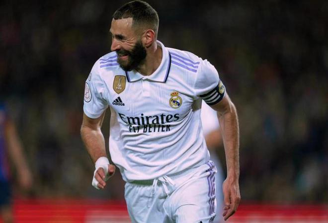 （本泽马脚后跟建功皇马2-0巴萨）本泽马“帽子戏法”！皇马惊天逆转巴萨晋级国王杯决赛