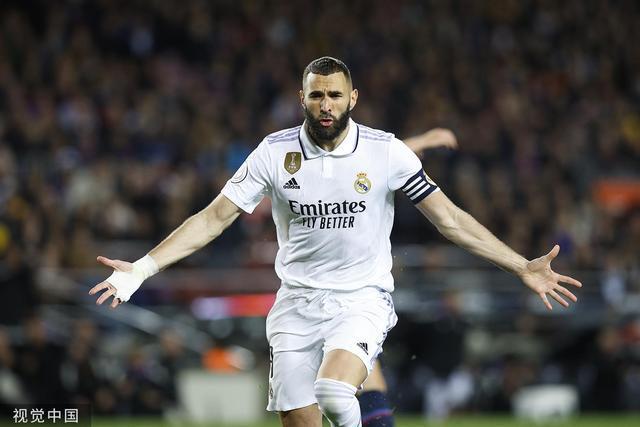 （皇马 本泽马）本泽马帽子戏法，皇马4比0大胜巴萨