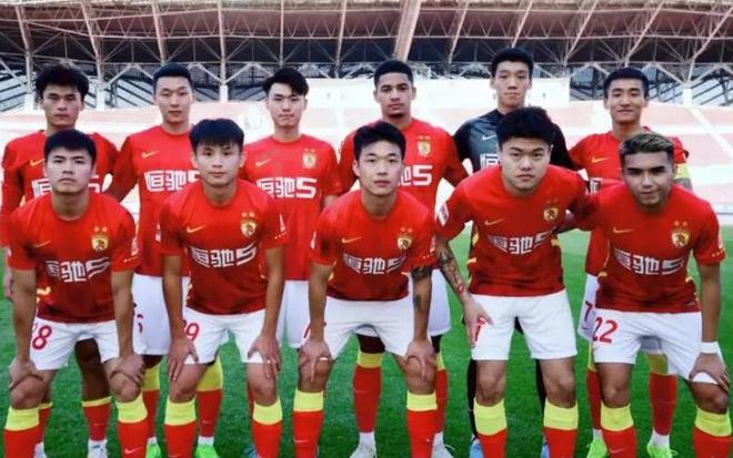 悲哀!广州队继续全华班,恒大没钱买外援,球迷:提前预订降级