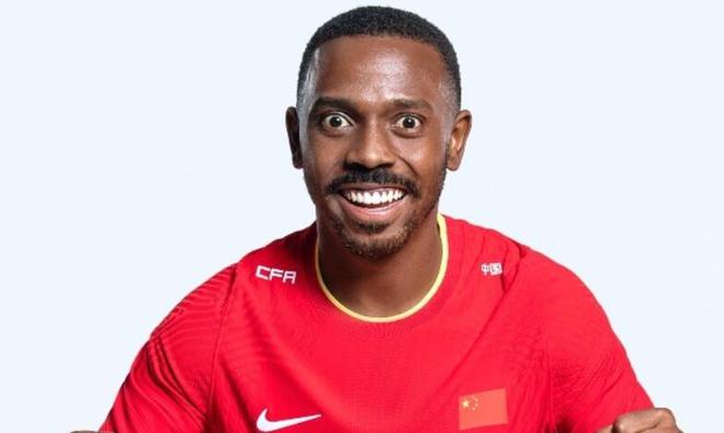 尘埃落定！费南多正式加盟山东，最强归化重返中超，未来驰援国足