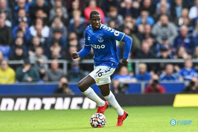 （杜库雷退役）戴奇：杜库雷不需要道歉，他可能是折断了凯恩的睫毛