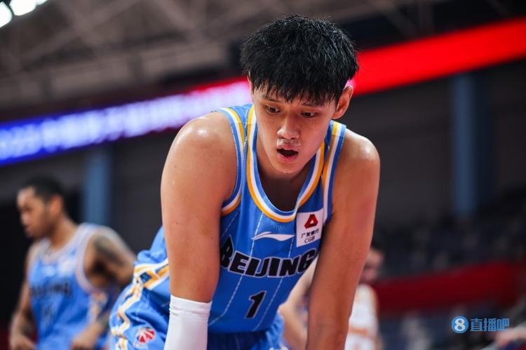（曾凡博 受伤）曾凡博：因为爸妈来现场了 所以崴脚后顶着打 不想很快就下场