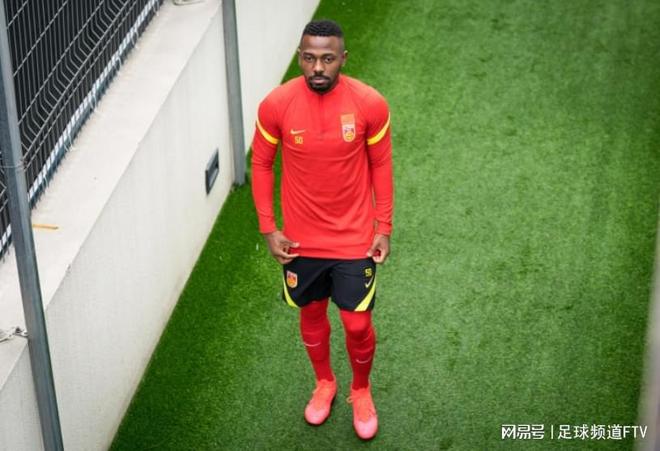 （归化国脚费南多受伤 退出国足集训）30岁的归化国脚费南多加盟山东泰山