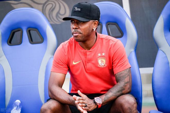 （费南多因伤退出国足集训）转会动态：费南多正式加盟山东泰山，长春亚泰200万租借国安前锋