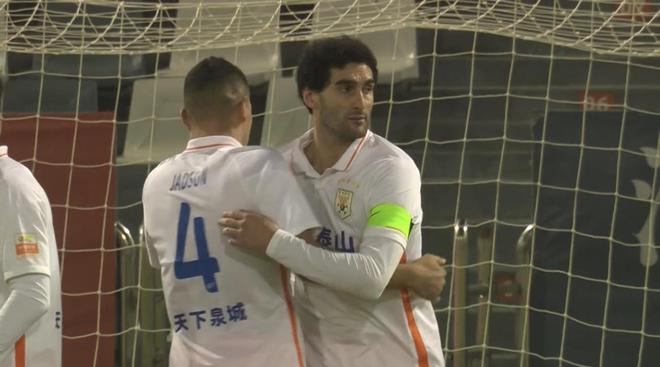 王牌射手缺阵,泰山队首发11人争冠,归化成秘密武器孙国文喂饼