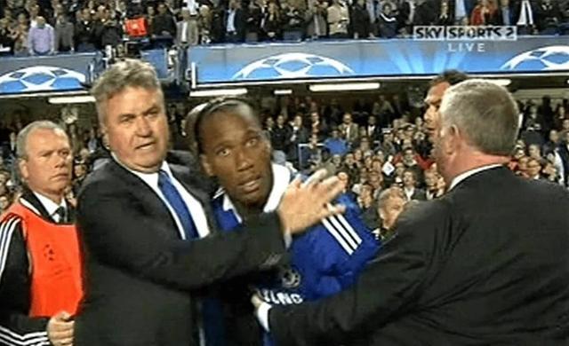 （希丁克切尔西巴萨）希丁克：09年切尔西至少漏判2点球，我给赫宁录像让他好好看