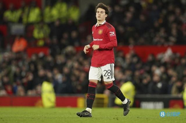 （曼联新援佩里斯特里）罗马诺：曼联计划续约佩利斯特里，本月将与经纪人会谈