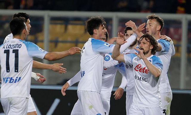 (那不勒斯ac米兰)一夜综述!那不勒斯2-1,米兰双雄爆冷,英超首支升班马诞生