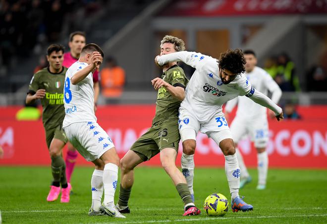 （ac米兰 那不勒斯 意甲第八轮）【意甲】AC米兰交白卷，那不勒斯险胜