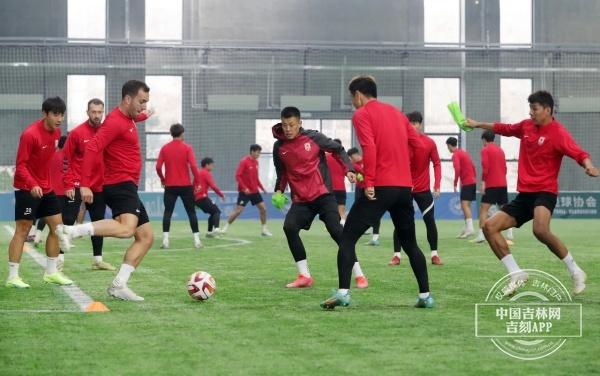 （长春亚泰2021阵容）亚泰一线队回归长春大本营 全力备战新赛季