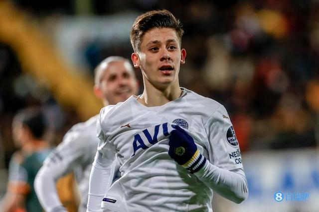 （巴萨的土耳其球员）西媒：巴萨对18岁土耳其国脚居勒感兴趣，转会费至少2000万欧