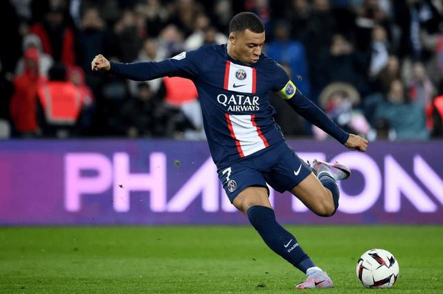 （姆巴佩签约皇马）TA：姆巴佩对巴黎引援不满；皇马本赛季多次接触姆巴佩团队