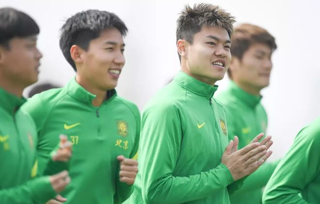 中超来了！国安与梅州新工体揭幕，武汉三镇与上海海港强强对决