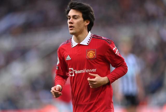 罗马诺：曼联已为佩利斯特里提供了一份新合同，本月将谈判