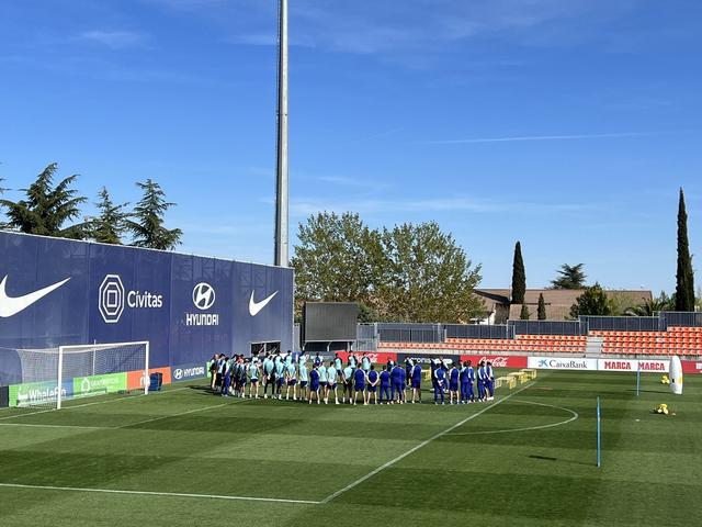 （马竞科雷亚怎么样）马竞全队训练前为科雷亚母亲默哀：与安赫尔同在 玛塞拉安息吧