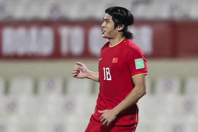 （中国队 谭龙）第2次回国踢中超！21岁狼队小将走上谭龙的老路，他能成功吗！