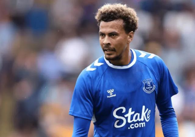 （阿里eric）阿里回到英国接受伤情检查，为省钱埃弗顿预计今夏和他解约