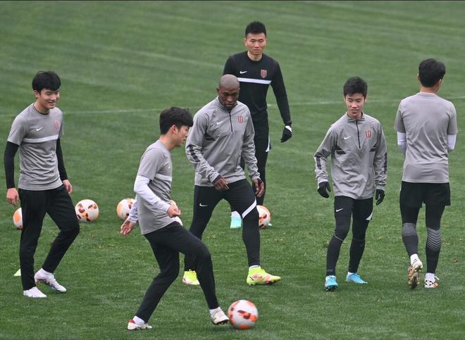 官宣，中超10年首位“黑豹”新援诞生，签6队飙63球，献礼大黑马