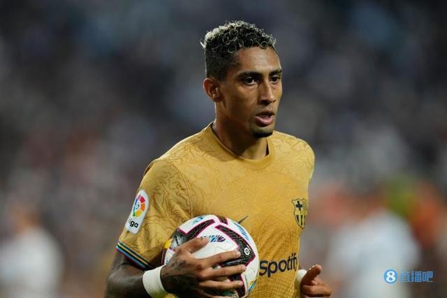 记者：哈维没有出售拉菲尼亚的计划，同时也不会引进哈维-西蒙斯