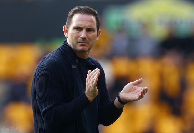 （兰帕德执教切尔西）兰帕德首秀吃败仗，0-1切尔西遭英超第14爆冷，4场不胜，皇马笑了