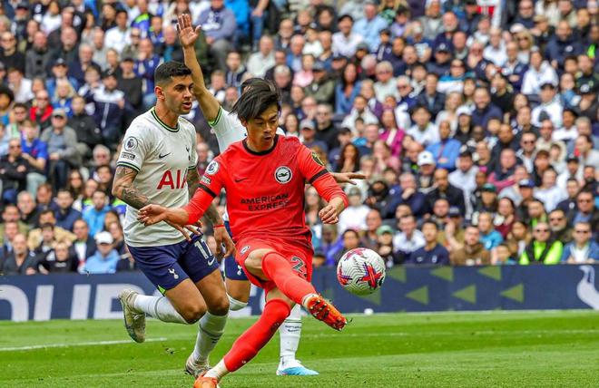 (热刺日本球员)保送热刺?主裁吹掉对手2球+漏判2点球!日本国脚被坑,引爆热搜