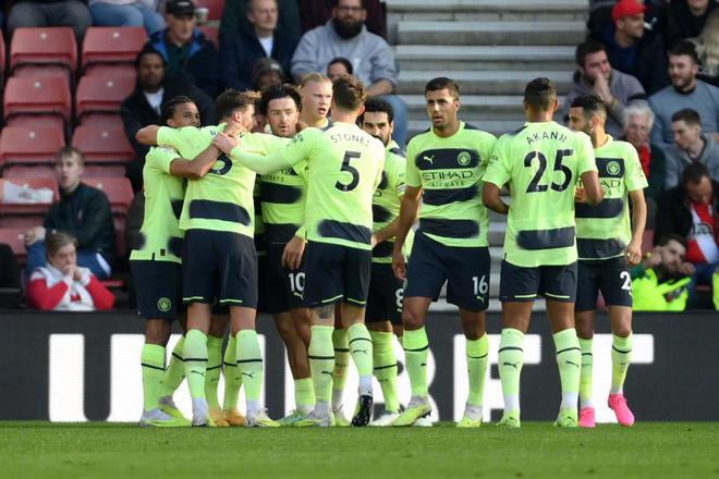 (英超积分榜:切尔西榜首 曼联第五)英超最新积分榜:曼城大胜落后阿森纳5分,切尔西遭遇4轮不胜