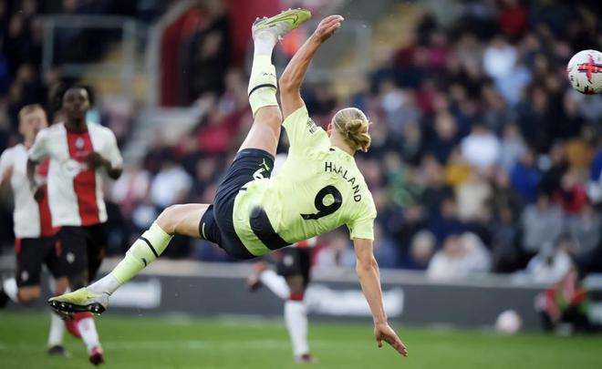 超越C罗！哈兰德双响创6大纪录，瓜帅吹爆：论射手他已能比肩梅西