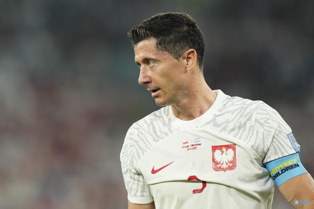 (莱万加盟巴萨)莱万:适应巴萨的过程不容易 是时候让更多人承担波兰队的责任