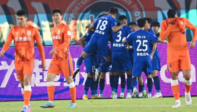 （恒大 韦世豪）新恒大剑指王朝！韦世豪首秀献助攻，2-0泰山，武汉三镇赛季首冠