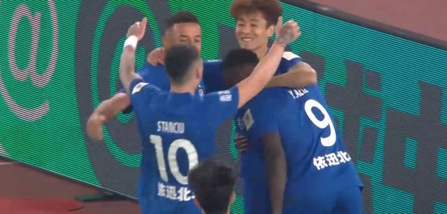 （武汉三镇队换帅）武汉三镇2-0夺冠！韦世豪边路突破过掉三人送助攻，马宁微微一笑