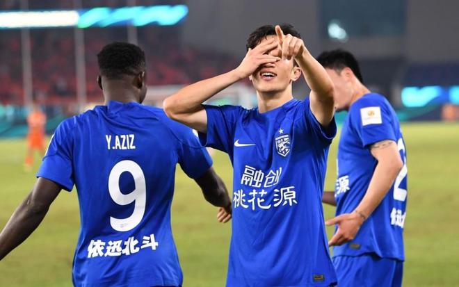 翻版恒大！名记热议三镇夺冠：爆破太多卫冕有戏，泰山比去年更差