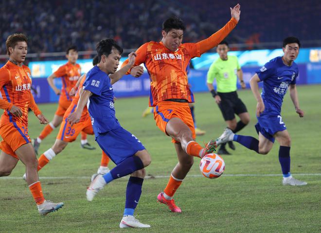 山东泰山超级杯两球落败,多方面技不如人,缺乏突破很难改变进攻