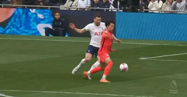 承认误判❗裁判主管韦伯告知布莱顿，霍伊别尔铲倒三笘薰该判点球