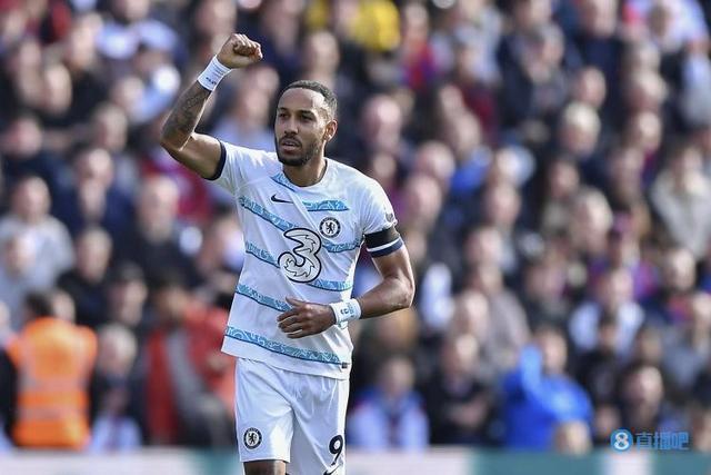 （巴萨官推梅罗）世体：巴萨有意今夏引进前锋，奥巴梅扬和罗克都愿意加盟