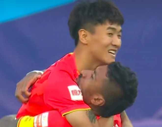 输人品,山东球迷飙脏话辱骂韦世豪,中国C罗零身价转会泰山死敌