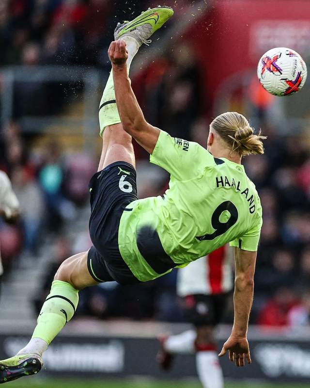 （曼城重回榜首）8连胜！重装曼城露出锋利爪牙 时间有点晚代价有点大但值了