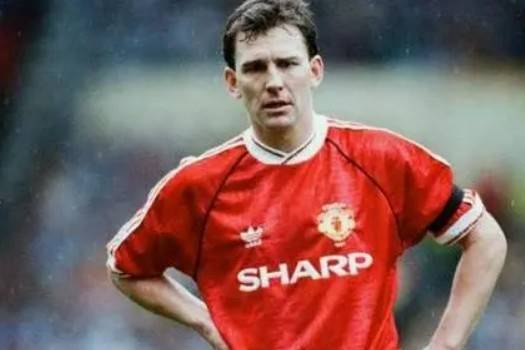 (曼联英格兰球员)前英格兰、曼联双料队长遭遇车祸 所幸毫发无伤
