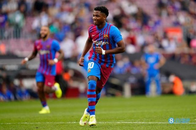 （曝巴萨续约法蒂遇阻）镜报：巴萨对出售法蒂持开放态度，曼联被视为领跑者