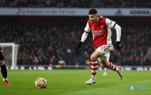 (马丁内利集锦)马丁内利本场数据:传射建功,3次关键传球,评分8.0分全场最高