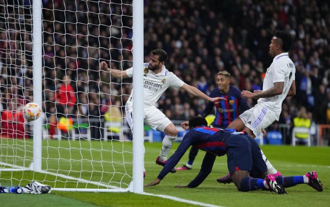 0-1到3-2，巴萨式奇迹！西甲变了，皇马迎新克星，95年纪录浮现