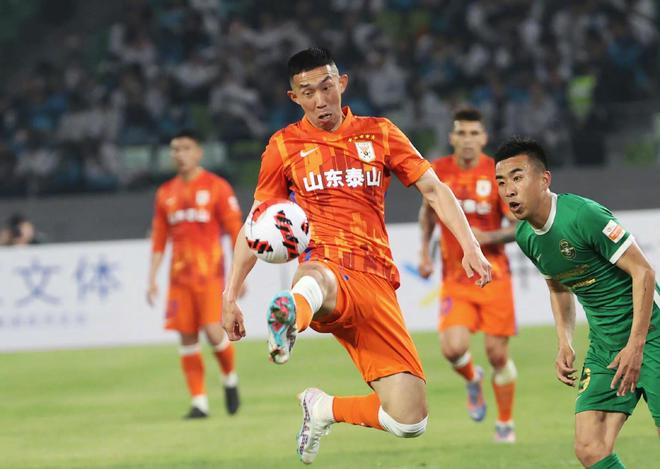 孙国文该踢主力,童磊剩3天加盟,泰山队首战放低姿态靠7外援拯救
