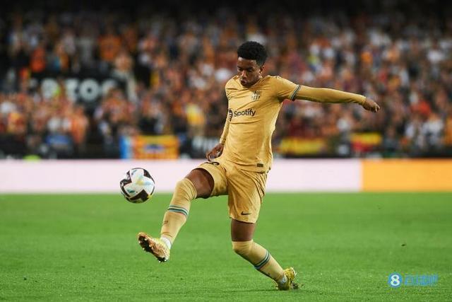 （巴萨 解约）每体：巴萨有望本周与巴尔德续约至2027年，解约金10亿欧元