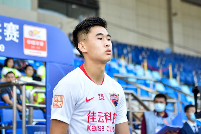 申花球迷急坏了！曝戴伟浚转会还在谈判，旧账因素或导致“流产”