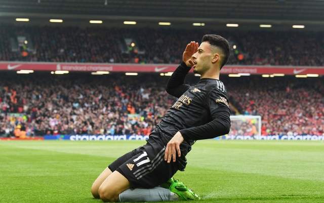 经常被完虐，多次制造惨案，范迪克还远比曼联名宿维迪奇强吗？