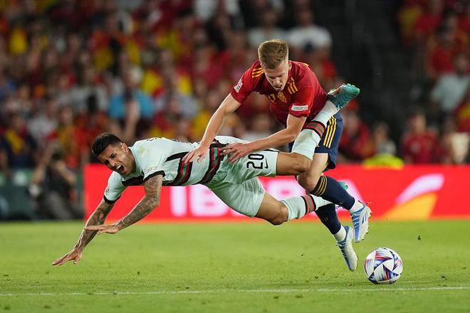 （皇马hala madrid巴萨是什么）截胡巴萨？皇马盯上24岁拉玛西亚旧将！身价4000万的顶级全能中场