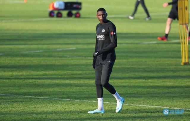 （拜仁 穆里尼奥）记者：穆阿尼在拜仁引援名单的前列，法兰克福要价至少1亿欧