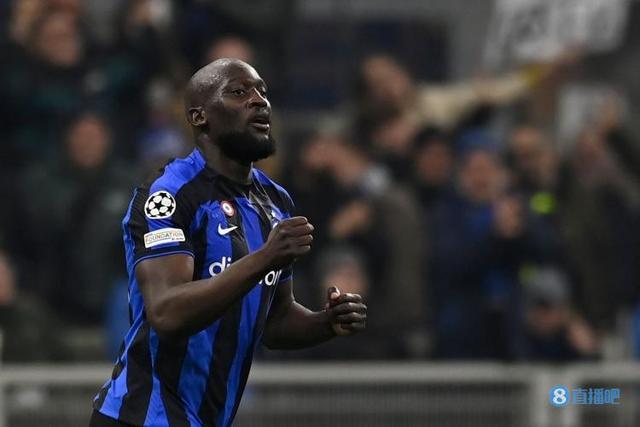 米体：卢卡库想留在国米，但他的未来取决于下赛季谁执教切尔西